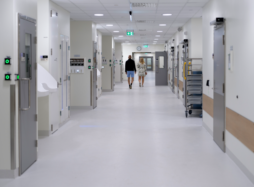 Sykehusdører verdt 20 millioner til nytt sykehusprosjekt